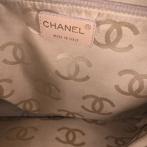 Chanel Chocolate Bar Tote Patent - Picture 12 of 14